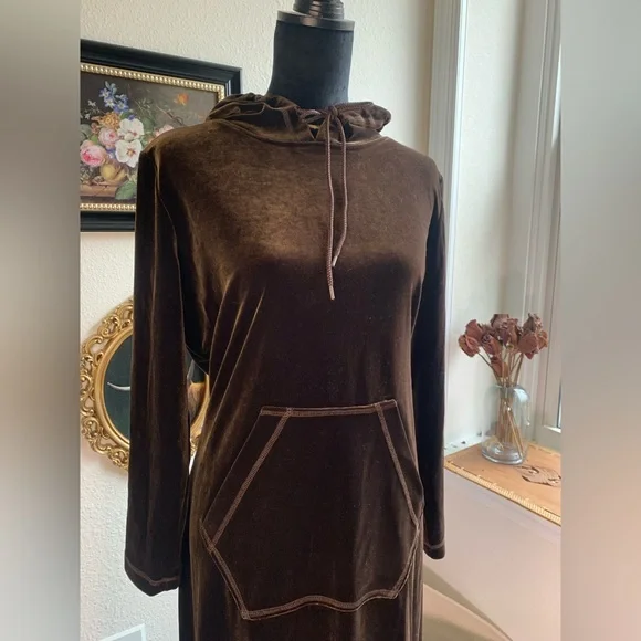 Vintage long sleeve velour dress with kangaroo pocket + drawstring hoodie - Picture 4 of 13